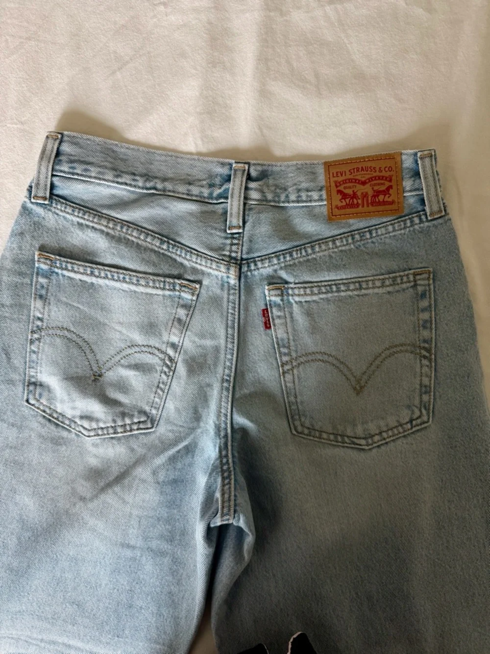 Levi's Women's 94 Baggy Wide Leg Jean - Picture 3 of 3